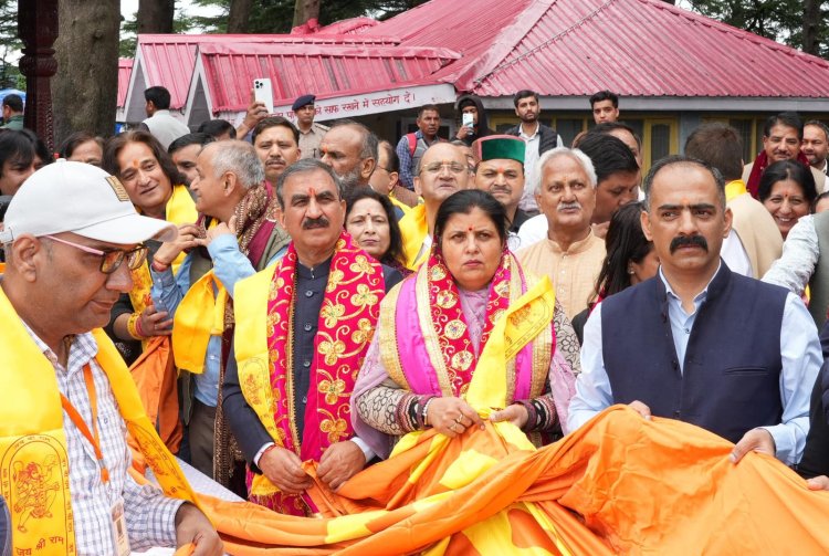 मुख्यमंत्री ने जाखू मंदिर में हनुमान ध्वजा स्थापना समारोह में भाग लिया