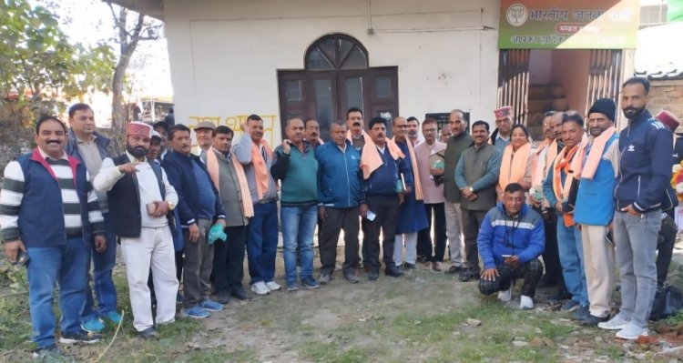 भाजपा ओबीसी मोर्चा ने हमीरपुर में जिला स्तरीय परिचायक बैठक आयोजित की