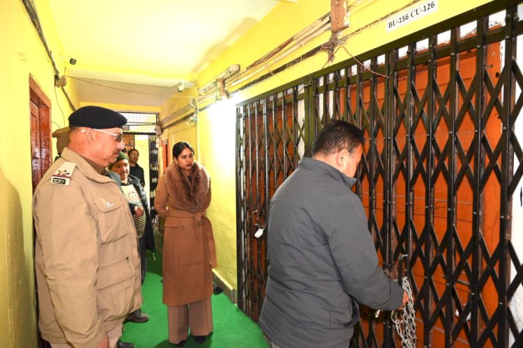 उपायुक्त ने किया ईवीएम एवं वीवीपैट भंडारण कक्ष का निरीक्षण