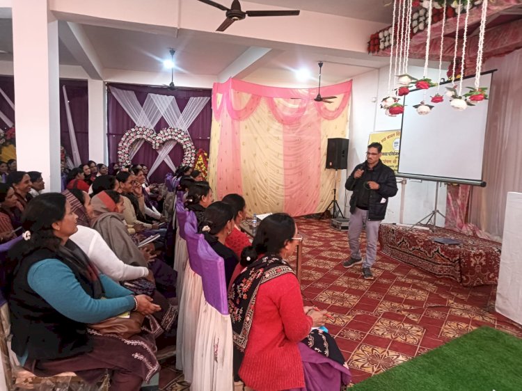 आंगनवाड़ी कार्यकर्ताओं को सिखाई बच्चों की ग्रोथ मॉनिटरिंग की प्रक्रिया