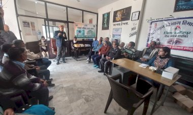 टैक्सी और बस चालकों को दी स्वच्छता सर्वेक्षण की जानकारी हमीरपुर शहर को साफ-सुथरा बनाने के लिए सभी नागरिकों से मांगा सहयोग