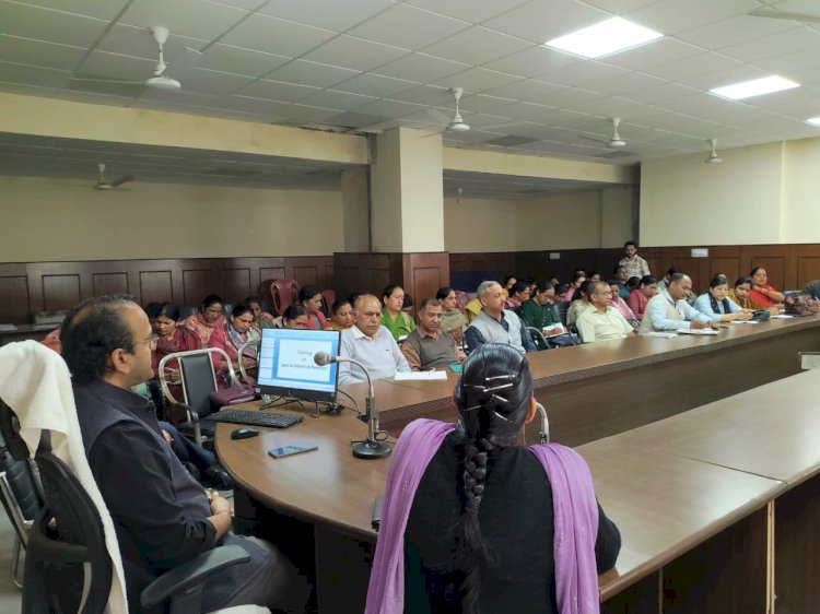 बीएलओ, सुपरवाइजरों और एईआरओ को समझाई एसआईआर की प्रक्रिया