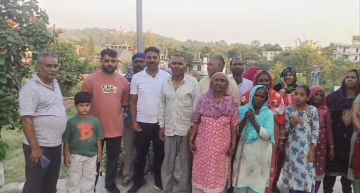 जटेहड़ी पंचायत में 120 सोलर लाइटें स्थापित, नरेश कुमार दर्जी ने निभाया चुनावी वादा