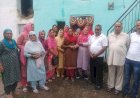 महिला मंडल की सूचना पर जरूरतमंद परिवार के बीच पहुंचे नरेश कुमार दर्जी, तत्काल ₹10 हजार की आर्थिक सहायता प्रदान की