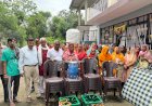 महिला मंडल धमरोल को आवश्यक सामग्री भेंट, नरेश कुमार दर्जी ने निभाया अपना वादा