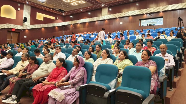 स्कूलों की शिकायत और समस्याओं पर हुई खुलकर चर्चा
