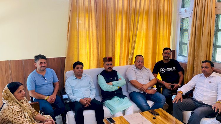 बिझड़ी में गरजे विधायक इन्द्रदत्त लखनपाल, आपदा राहत से लेकर बदहाल सड़कें, स्वास्थ्य सेवाओं और लोकतंत्र की अनदेखी पर सुक्खू सरकार को घेरा