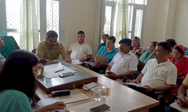 सुजानपुर में एसडीएम ने की महिला एवं बाल विकास योजनाओं की समीक्षा