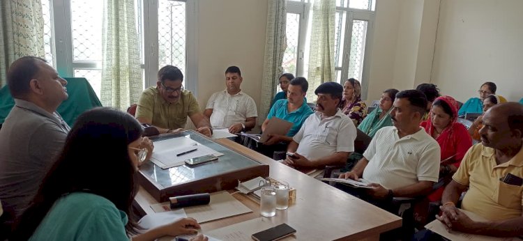सुजानपुर में एसडीएम ने की महिला एवं बाल विकास योजनाओं की समीक्षा
