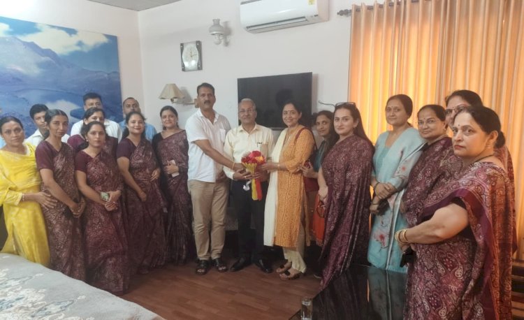 एचपी बोर्ड सीनियर सेकेंडरी स्कूल हमीरपुर की प्रधानाचार्य और स्टाफ ने जताया आभार