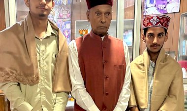 प्रोफेसर प्रेम कुमार धूमल ने रुद्र एज प्रोजेक्ट के लिए ₹3.5 करोड़ की रक्षा मंत्रालय ग्रांट पाने वाले छात्रों सर्वेश शर्मा व पीयूष शर्मा को किया सम्मानित