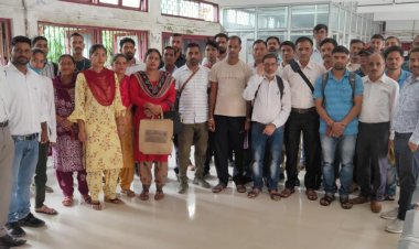 जिला हमीरपुर का लोक मित्र संचालक का  एक प्रतिनिधिमंडल बुधवार को उपायुक्त कार्यालय हमीरपुर में पहुंचा।