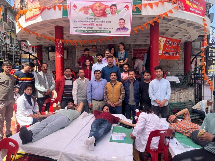 शहीदी दिवस के उपलक्ष्य पर गाँधी चौक हमीरपुर में हुआ रक्तदान शिविर का आयोजन ।