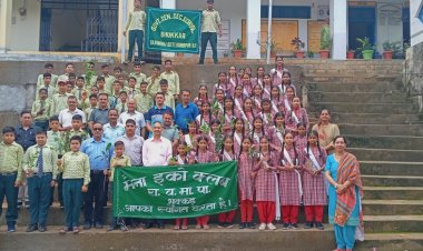 भुक्कड़ स्कूल एक पेड़ स्कूल के नाम अभियान पर लगाये फलदार व औषधीय पौधे।