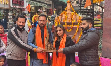 आशीष शर्मा ने धर्मपत्नी साहित गांधी चौक पर प्रभु श्रीराम के दर्शन किए