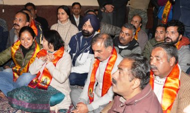 मुख्यमंत्री ने जाखू मंदिर शिमला में शीश नवाया
