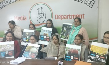 महिला कांग्रेस ने देश मे बढ़ती मंहगाई पर रोष व्यक्त करते हुए कहा है कि मोदी सरकार महिलाओं के प्रति असंवेदनशील है।
