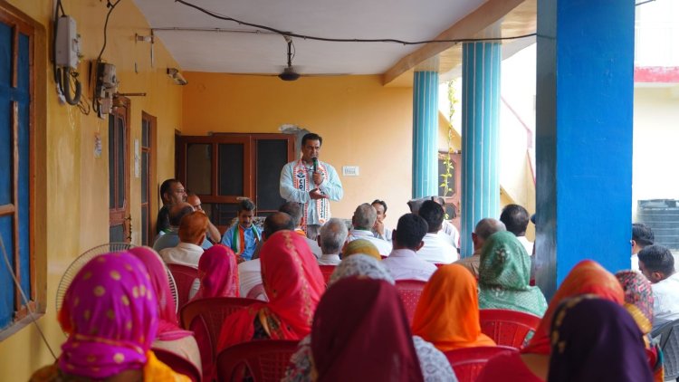 पूर्व विधायक आशीष को जनता से वोट नहीं माफ़ी मांगनी चाहिए : डॉ पुष्पेंद्र