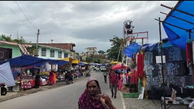 संकट में पड़ गया सायर मेला लदरौर का वजूद,  अस्थाई दुकानदारों से हजारों की वसूली कर रहे स्थाई दुकानदार