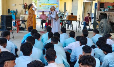 लोकगीतों और नुक्कड़ नाटक से समझाए आपदा से बचाव के उपाय