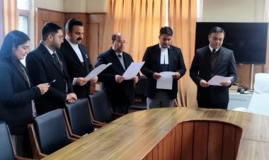 संविधान दिवस पर न्यायिक अधिकारियों ने पढ़ी संविधान की प्रस्तावना