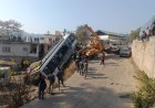 एचआरटीसी वर्कशॉप के डंगे से नीचे लुढ़की बस, बस को हुआ अधिक नुकसान