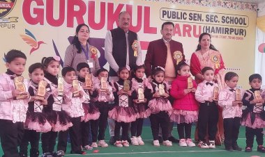कुलदीप सिंह पठानिया ने गुरुकुल स्कूल बड़ू के मेधावी विद्यार्थियों को बांटे पुरस्कार