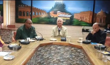 राज्य चुनाव आयुक्त अनिल खाची ने जिला हमीरपुर के अधिकारियों के साथ की बैठक