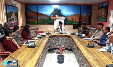 आम लोगों के कल्याण को सर्वोच्च प्राथमिकता दें अधिकारी-कर्मचारी