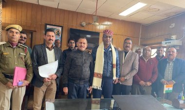 उपायुक्त ने बड़सर में की सरकारी योजनाओं की प्रगति की समीक्षा