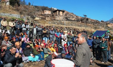 मुख्यमंत्री ने तांदी में आग से प्रभावित घटनास्थल का दौरा किया