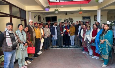 सुजानपुर और बमसन के नवनियुक्त  भाजपा मंडल अध्यक्षों ने समर्थकों सहित पूर्व मुख्यमंत्री धूमल का लिया आशीर्वाद