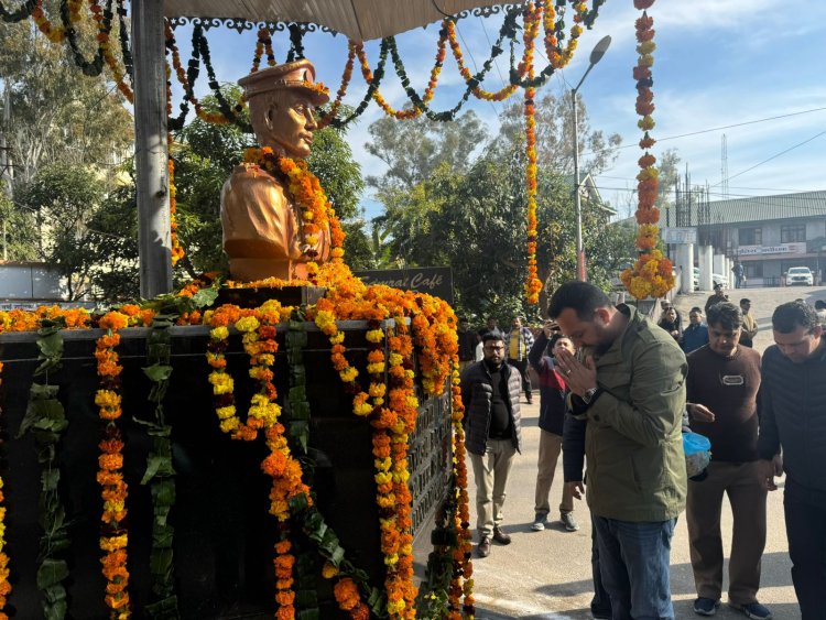 हमीरपुर के वीर सपूत शहीद मृदुल शर्मा को विधायक आशीष शर्मा  ने श्रद्धांजलि अर्पित की