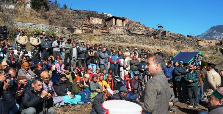 मुख्यमंत्री ने तांदी में आग से प्रभावित घटनास्थल का दौरा किया