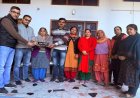 प्रतिभाशाली बेटियों के घर जाकर लगाईं उनके नाम की पट्टिकाएं