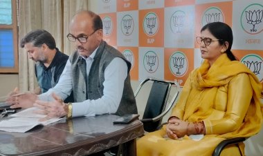 प्रदेश की कांग्रेस सरकार पर साधा निशाना कहा कि वित्तीय संकट को लेकर रोते रहते हैं लेकिन प्रचार पर करोड़ों खर्च कर - भाजपा हमीरपुर