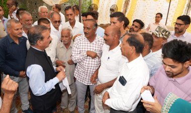 मुख्यमंत्री ने सेरा के विश्राम गृह में सुनीं जनसमस्याएं