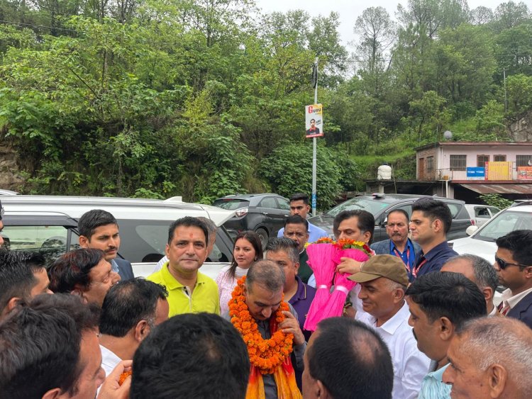 पक्का भरो टैक्सी यूनियन ने मुख्यमंत्री से की टैक्सी स्टैंड की मांग, सौंपा ज्ञापन
