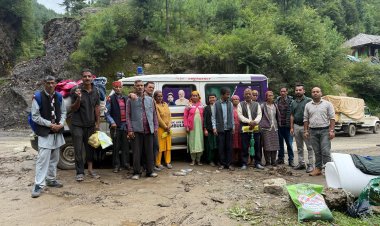 आपदा प्रभावित क्षेत्र में घर-द्वार जाकर प्राथमिक स्वास्थ्य सेवा, दवाइयां और सेनेटरी पैड पहुँचा रही अस्पताल सेवा: अनुराग सिंह ठाकुर