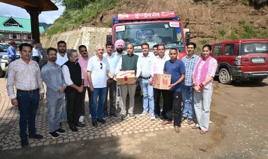 प्रेस क्लब हमीरपुर ने थुनाग में आपदा पीड़ितों की मदद के लिए हाथ बढ़ाया