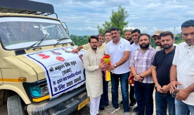 अनुराग ठाकुर ने समीरपुर से दो ट्रक राहत सामग्री आपदाग्रस्त मंडी को भेजी