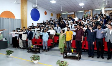 शूलिनी विश्वविद्यालय के छात्रों ने "रैगिंग को ना कहें" की शपथ ली