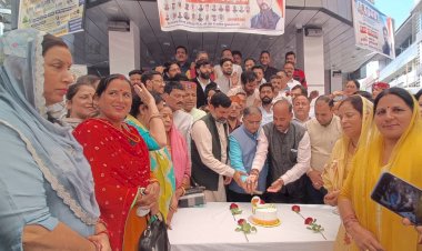 अनुराग ठाकुर के जन्मदिन पर गांधी चौक पर उमड़ी भारी भीड़