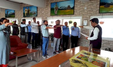 सरदार पटेल और इंदिरा गांधी को दी श्रद्धांजलि