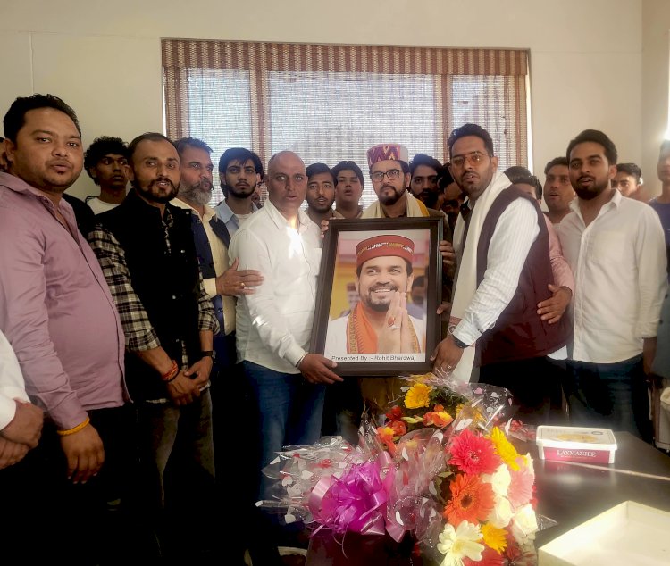 रोहित भारद्वाज ने सांसद अनुराग ठाकुर से मुलाकात की, आशीर्वाद लिया