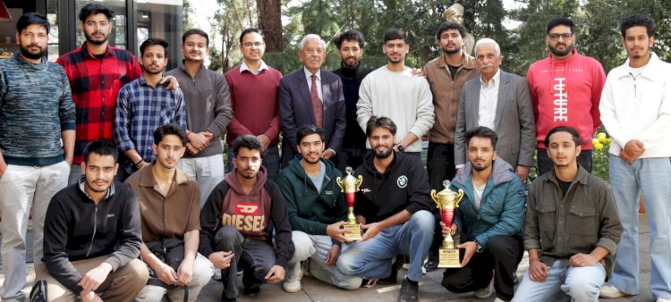 शूलिनी विश्वविद्यालय में इंजीनियरिंग संकाय ने अंतरविभागीय क्रिकेट टूर्नामेंट जीता