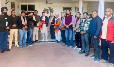 जिला किसान मोर्चा ऊना के पदाधिकारियों ने प्रो. प्रेम कुमार धूमल से की शिष्टाचार भेंट