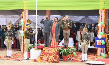 हमीरपुर में गणतंत्र दिवस पर अनिरुद्ध सिंह ने फहराया तिरंगा