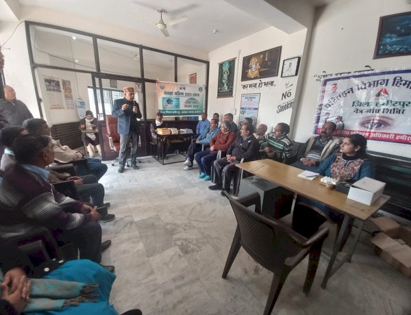 टैक्सी और बस चालकों को दी स्वच्छता सर्वेक्षण की जानकारी हमीरपुर शहर को साफ-सुथरा बनाने के लिए सभी नागरिकों से मांगा सहयोग