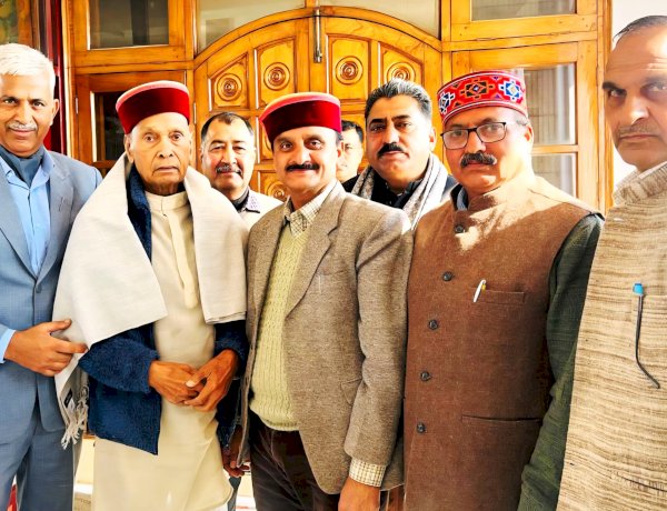 प्रो. धूमल से मिले शिक्षक प्रकोष्ठ के भाजपा प्रदेश सह-संयोजक रमेश रानौत